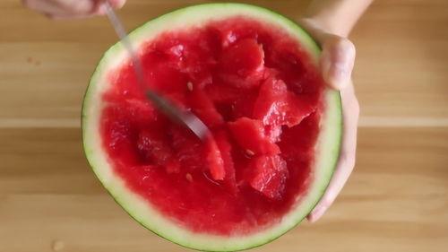 吃瓜喜欢挖皮吃